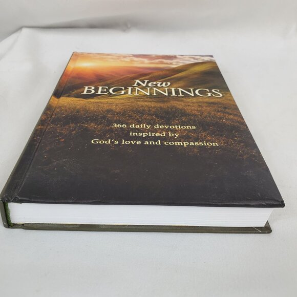 New Beginnings 366 Daily Devotions Inspired By Gods Love and Compassion Hardback - Picture 2 of 11